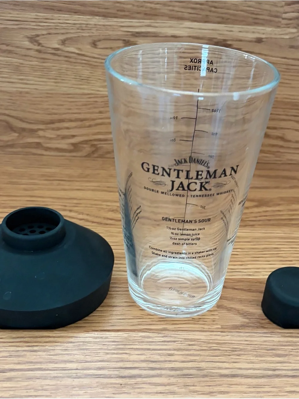 Jack Daniel’s Gentleman Jack shaker cocktail glass with black lid